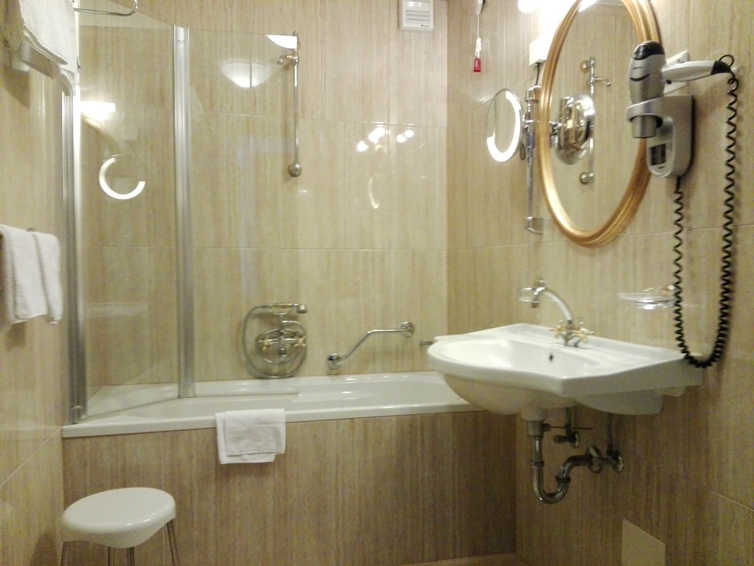 Kopalnica v standardni sobi ni prilagojena