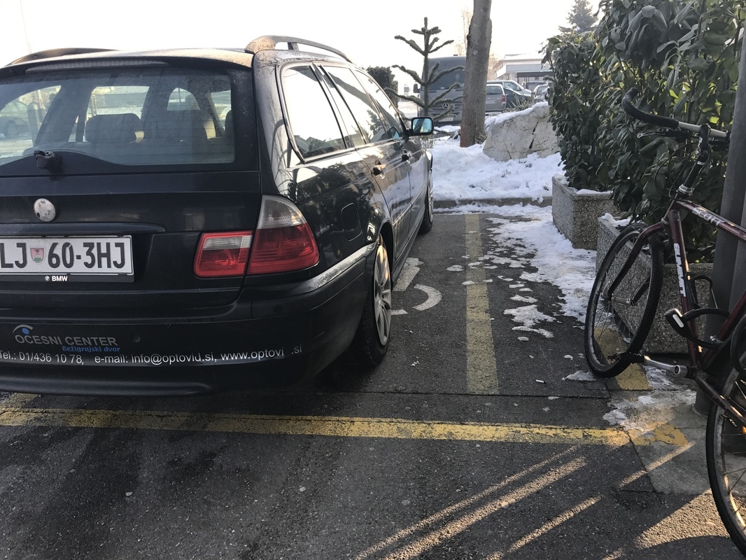 Invalidsko parkirišče