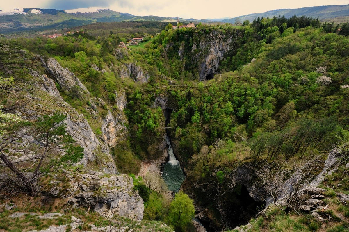 Izjemen razgled iz Štefanjinega razglednika nad Veliko dolino