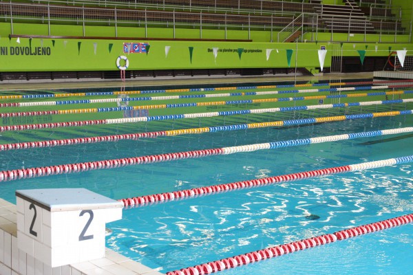 Veliki plavalni bazen