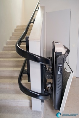 Stopniščni vzpenjalec